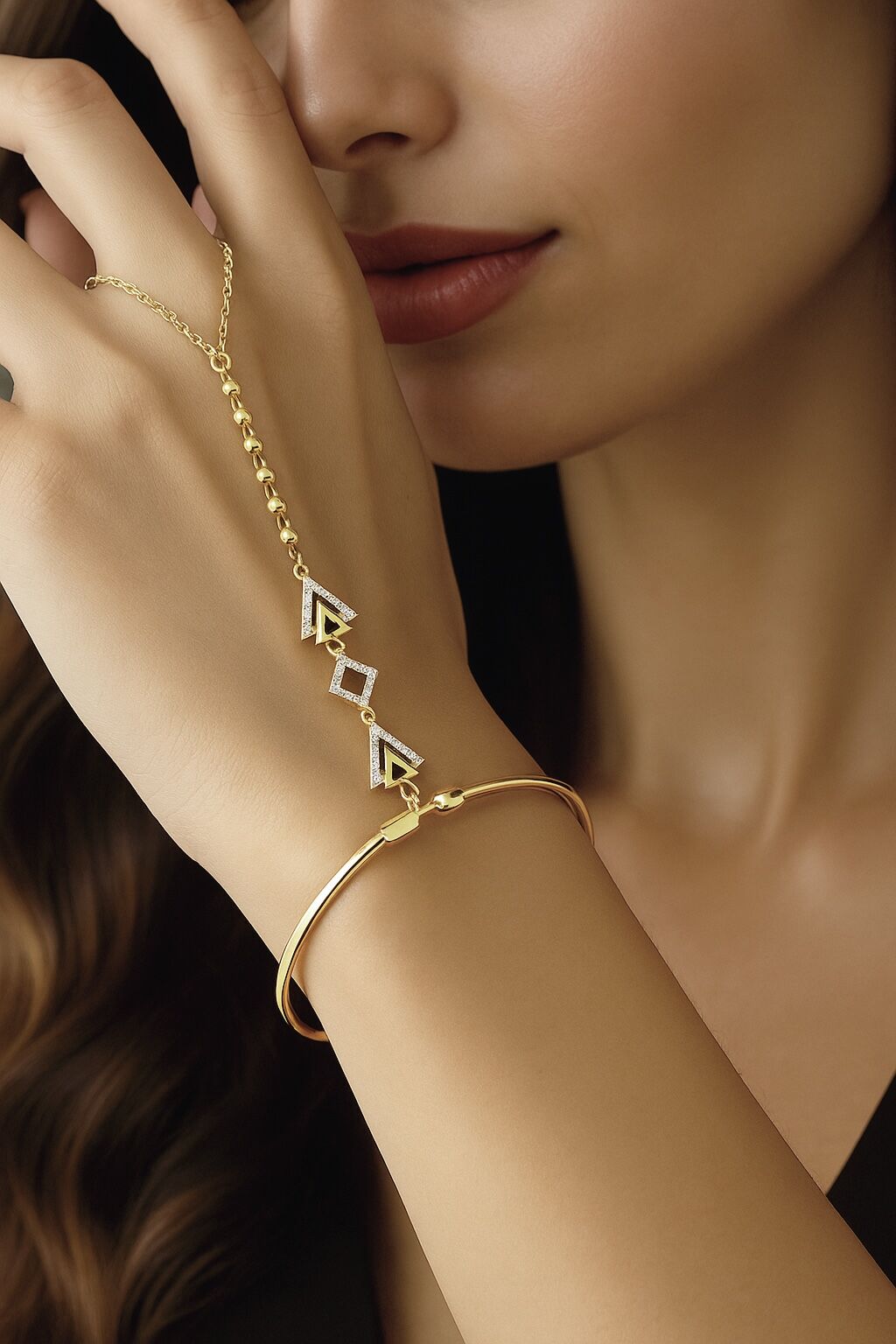 V Kelepçe Bileklikli Şahmeran