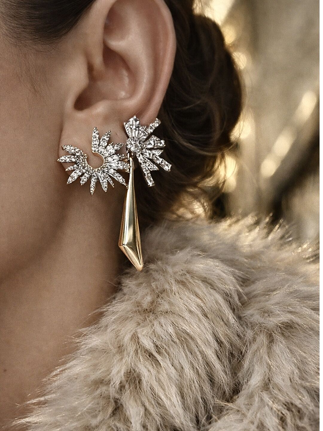 Lumina Solar Stud Taş Detaylı Küpe