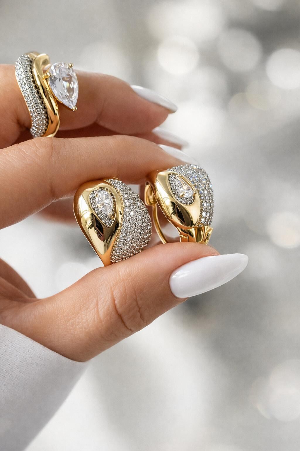 Elara Drop Zirkon Taşlı Halka Küpe