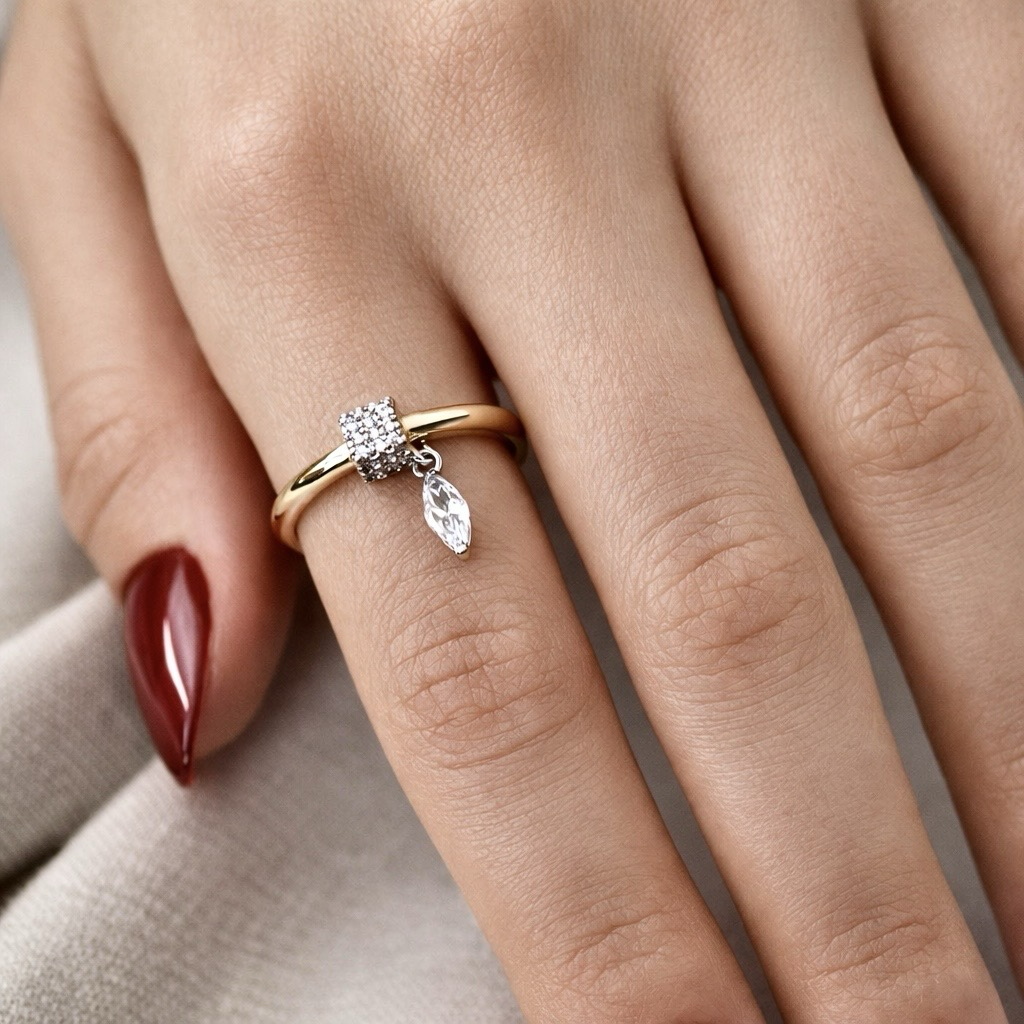 Charm Drop Taşlı Sallantılı Altın Kaplama Yüzük